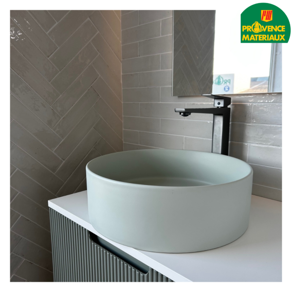 Vasque en céramique de couleur près de cavaillon